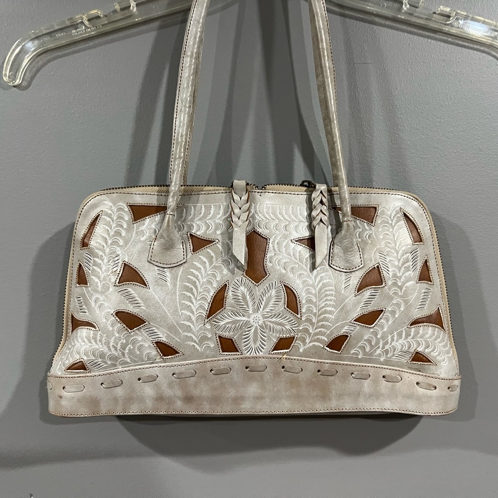 Leaders in Leather Women Laser Cut Leather Grey Shoulder Bag
Great condition